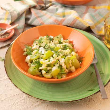 Salat mit Apfel, Sellerie und H&uuml;hnchen